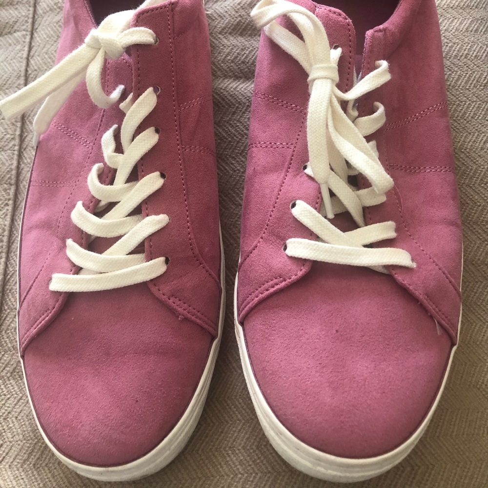 Suede like Sneakers in Mauve!